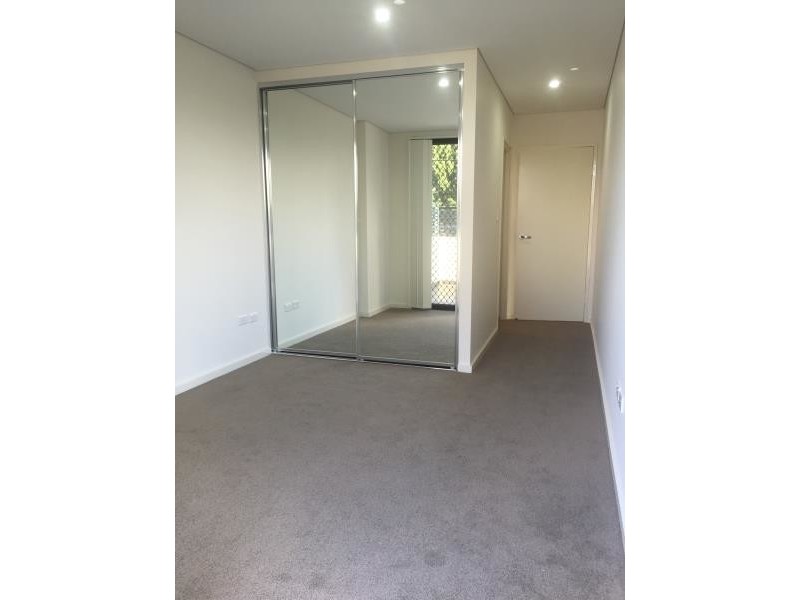 2/8-10 Octavia Street, Toongabbie NSW 2146